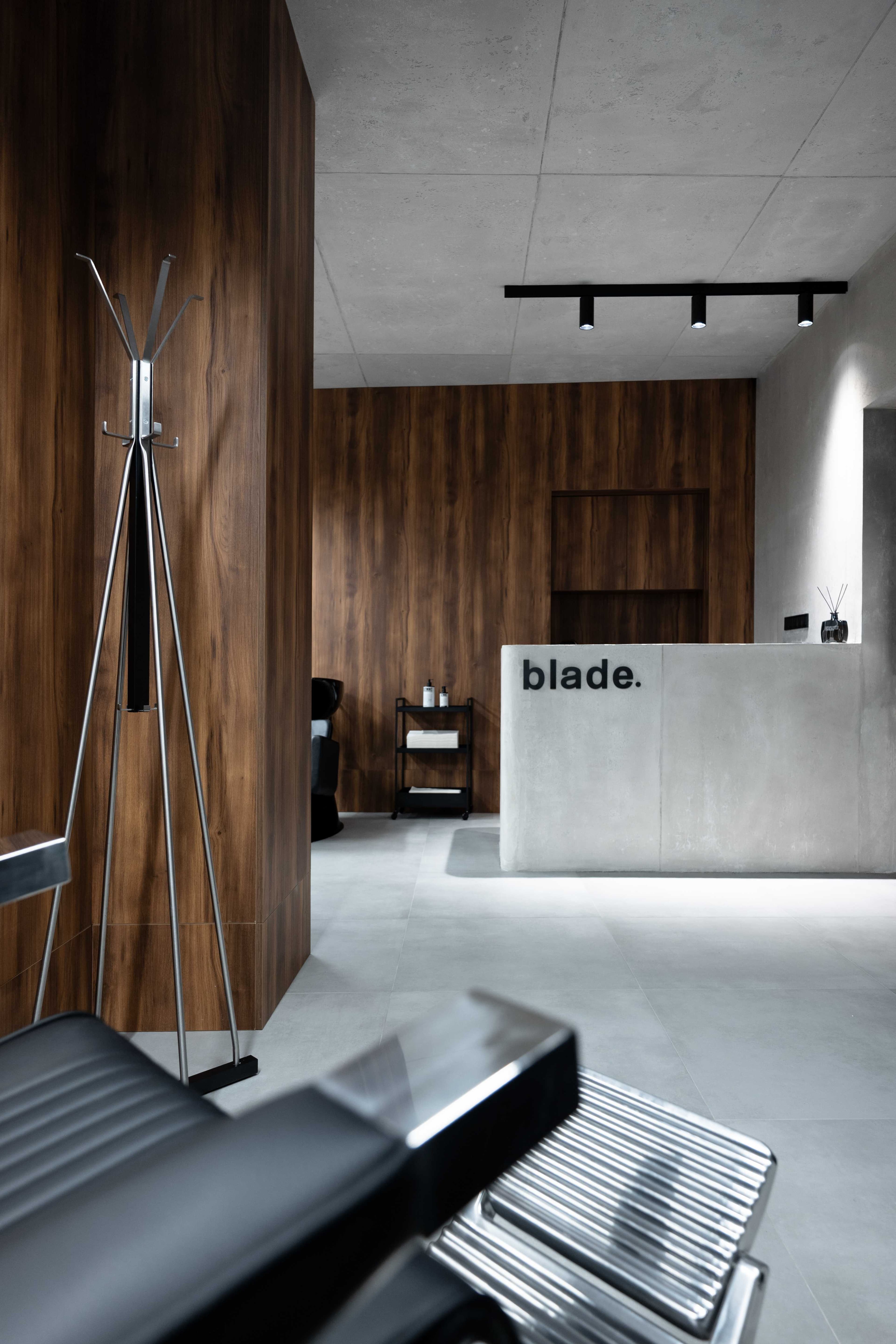 Interiér Blade Barbershop v Berouně